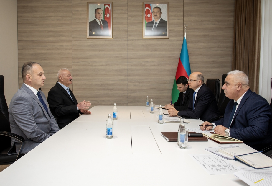 Energetika naziri vətəndaşlarla görüşüb
