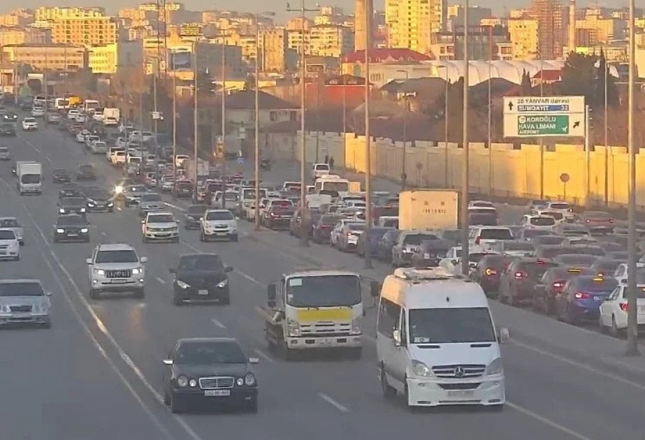 Bakının bir sıra yollarında sıxlıq müşahidə edilir