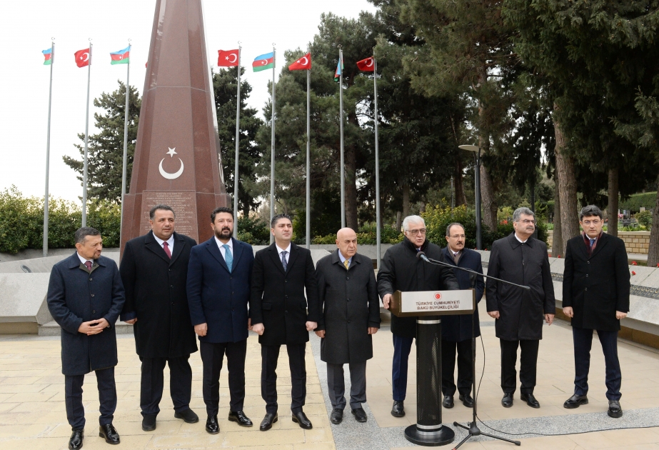 Turkish parliamentary delegation visits “Turkish Martyrdom” monument in Baku