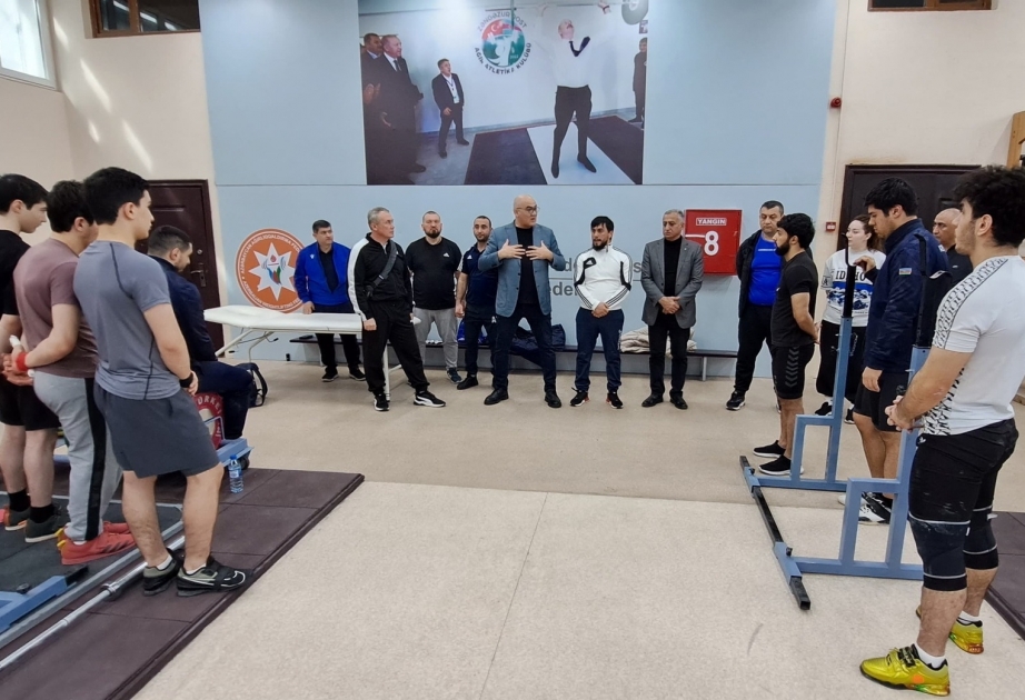 Ağırlıqqaldırma üzrə milli komandanın üzvləri ilə görüş keçirilib