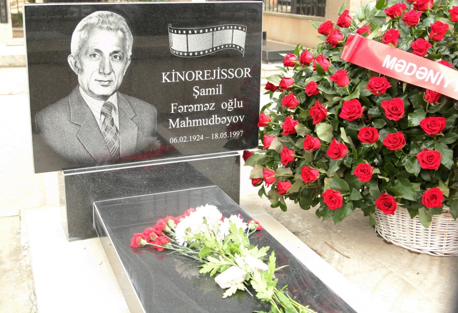Əməkdar incəsənət xadimi Şamil Mahmudbəyovun məzarı ziyarət olunub