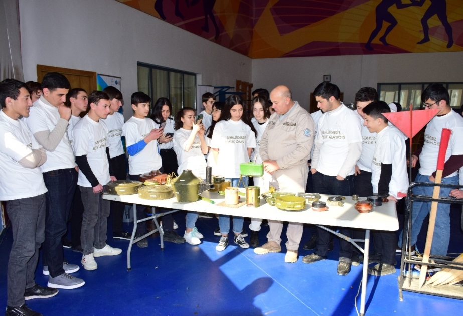 Kəlbəcər rayon məktəbinin şagirdlərinə mina və partlamamış hərbi sursatların təhlükəsi barədə məlumat verilib