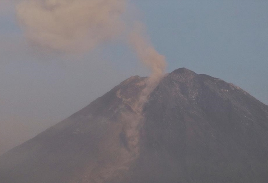 İndoneziyada Semeru vulkanı püskürüb