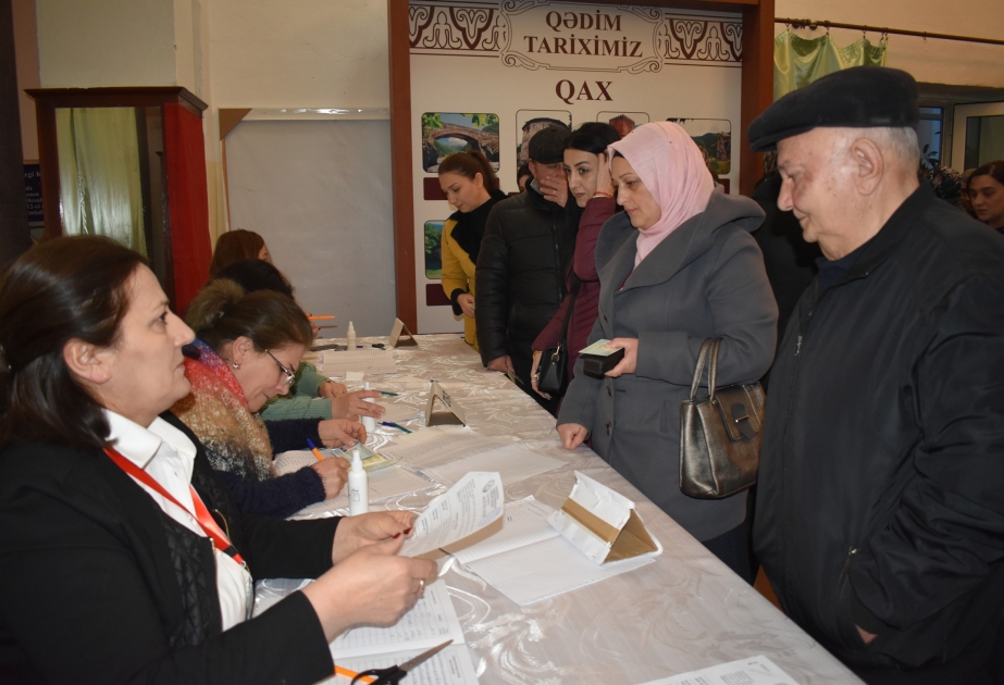 Qaxın seçki məntəqələrində yüksək seçici fəallığı qeydə alınır - REPORTAJ