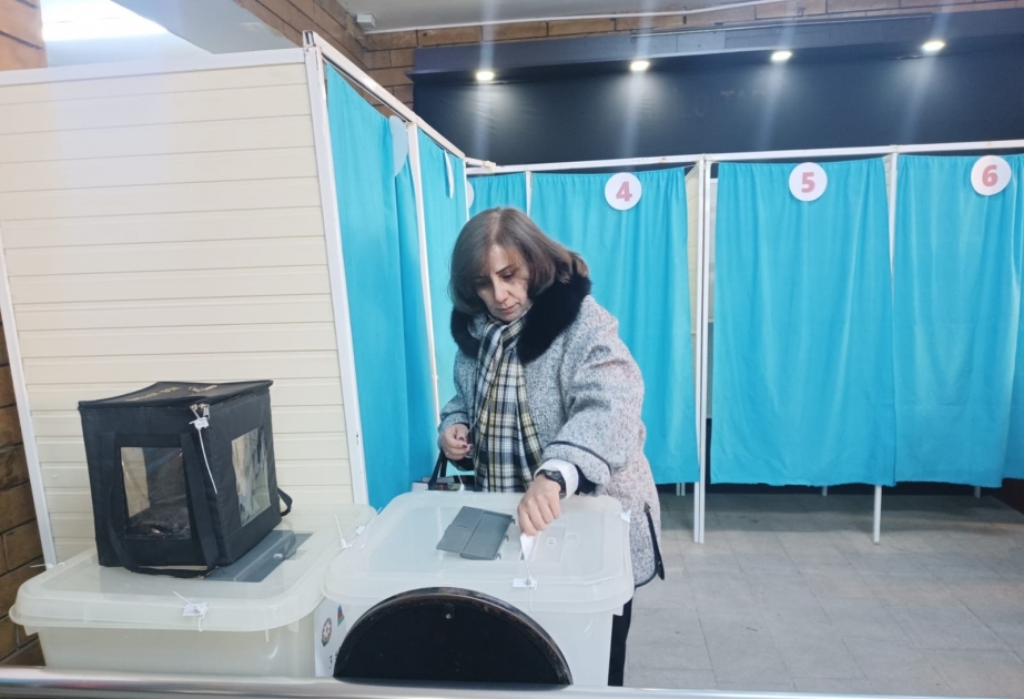 Məntəqə sədrləri: Ahıl yaşlı vətəndaşlar da məntəqələrə gəlib səs verirlər