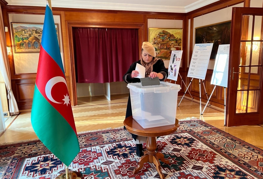 Azerbaijani citizens begin voting at Embassy in Austria