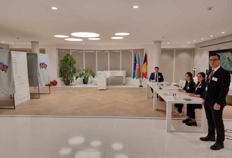Los ciudadanos de Azerbaiyán en Bélgica ejercen su derecho al voto