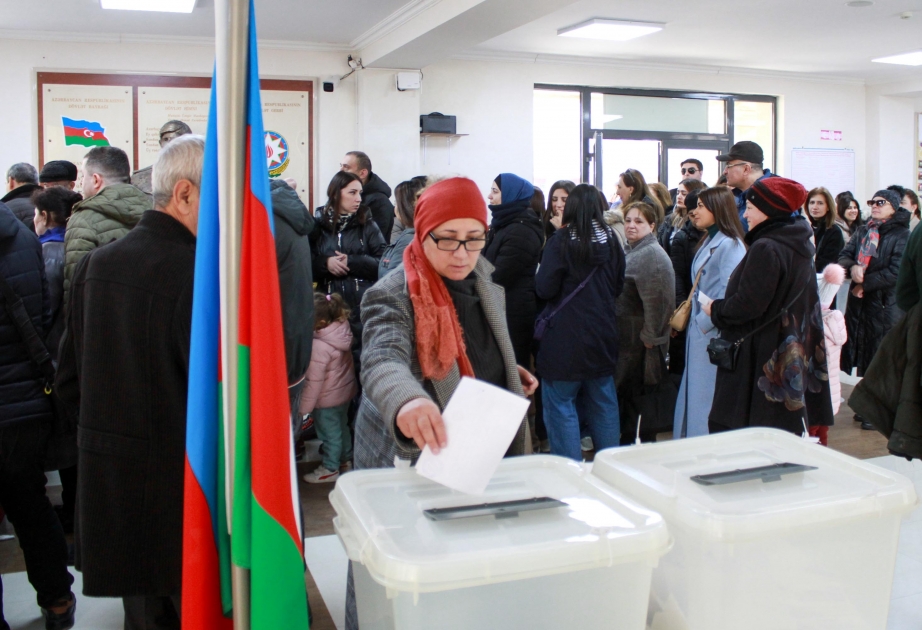 Binəqədi rayonundakı seçki məntəqələrində əhalinin yüksək fəallığı müşahidə olunur