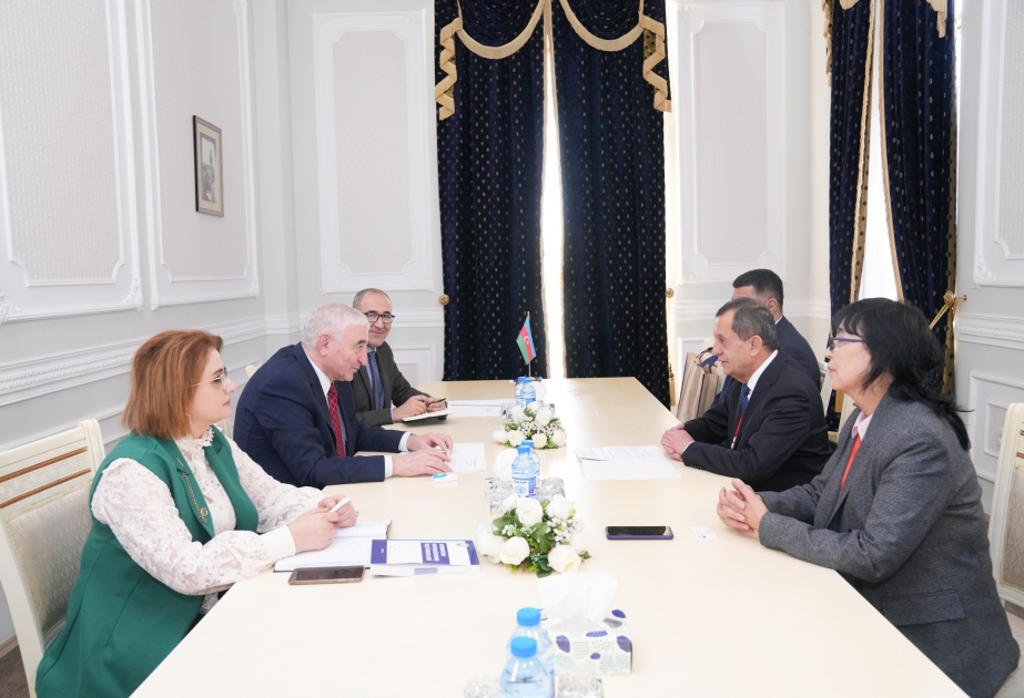 Delegación uzbeka de la CEC recibe información sobre el acto electoral en Azerbaiyán