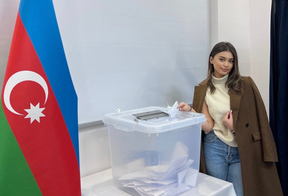 Азербайджанская студентка: Сегодня мы голосуем за будущее могучего Азербайджана