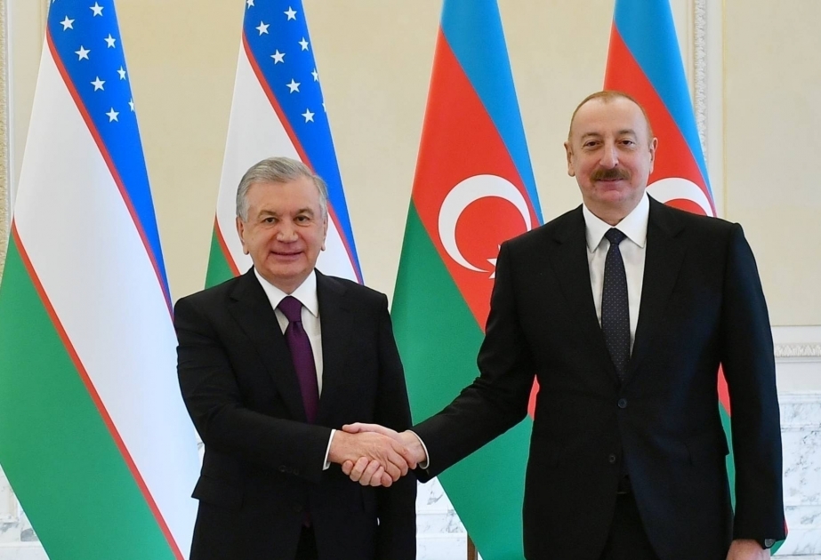 El Presidente de la República de Uzbekistán llamó a su par de Azerbaiyán