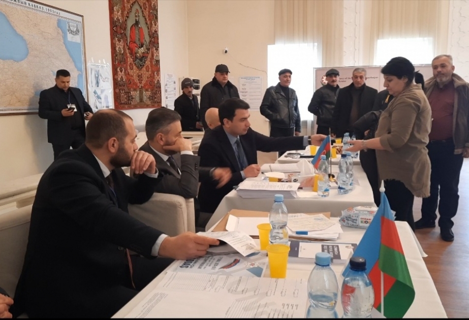 Kiyevdə səsvermə seçici fəallığı ilə başa çatıb
