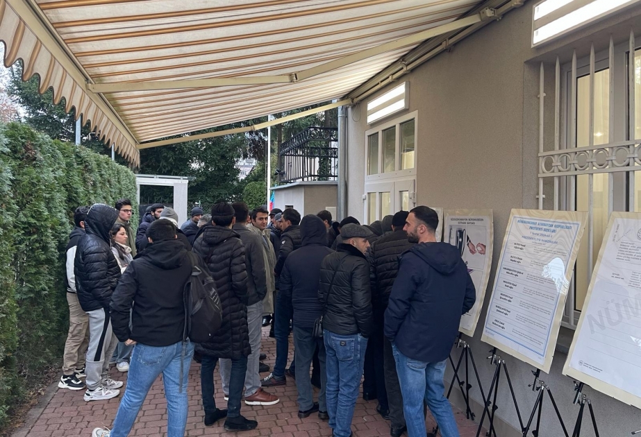 Polşada yaşayan soydaşlarımız səsvermədə fəal iştirak ediblər