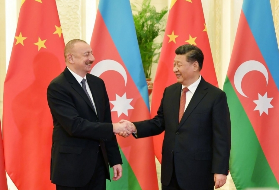 Präsident Xi Jinping gratuliert Präsident Ilham Aliyev zu seinem Wahlsieg