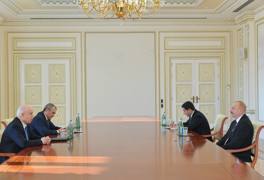 El Presidente Ilham Aliyev recibe al Secretario General de la Comunidad de Estados Independientes