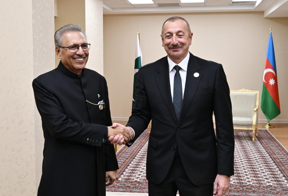 El Presidente de Pakistán felicitó al Jefe de Estado de Azerbaiyán