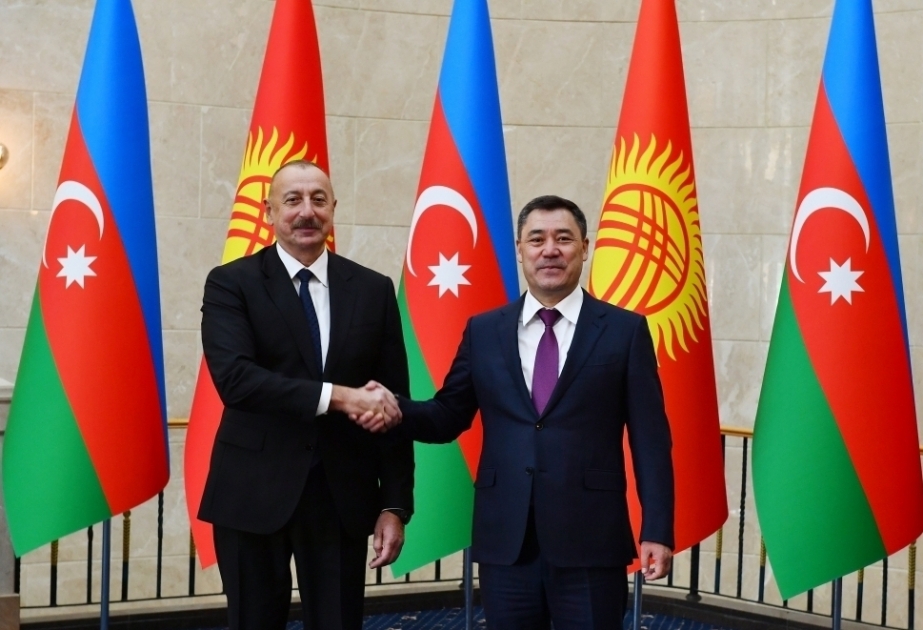 El Presidente de la República Kirguisa mantuvo una conversación telefónica con su par de Azerbaiyán