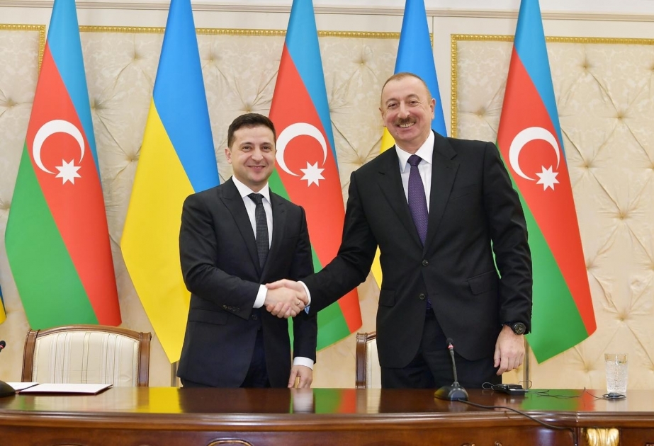 El Presidente de Ucrania felicitó a su par de Azerbaiyán por su victoria en las elecciones presidenciales