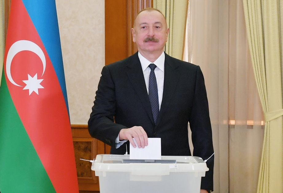 Кандидаты на президентских выборах поздравили главу государства с блестящей победой
