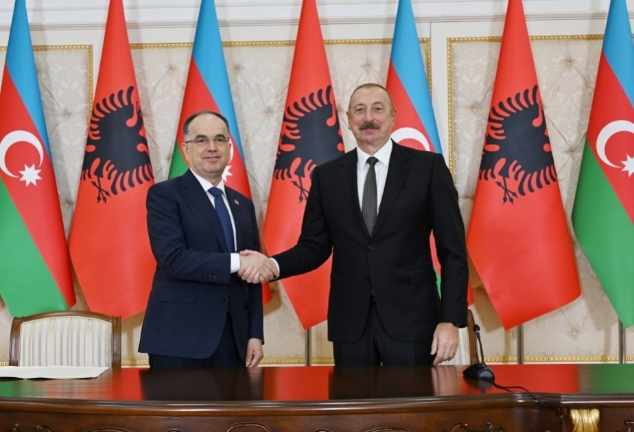 Präsident von Albanien telefoniert mit Präsident Ilham Aliyev