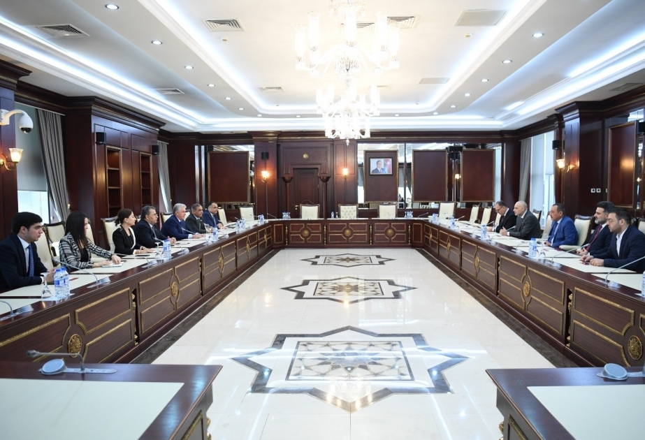 Delegación del Parlamento iraquí visita el Parlamento de Azerbaiyán