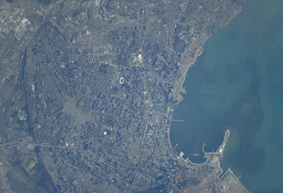 Beynəlxalq Kosmik Stansiyanın göyərtəsində olan astronavt Bakının şəklini çəkib