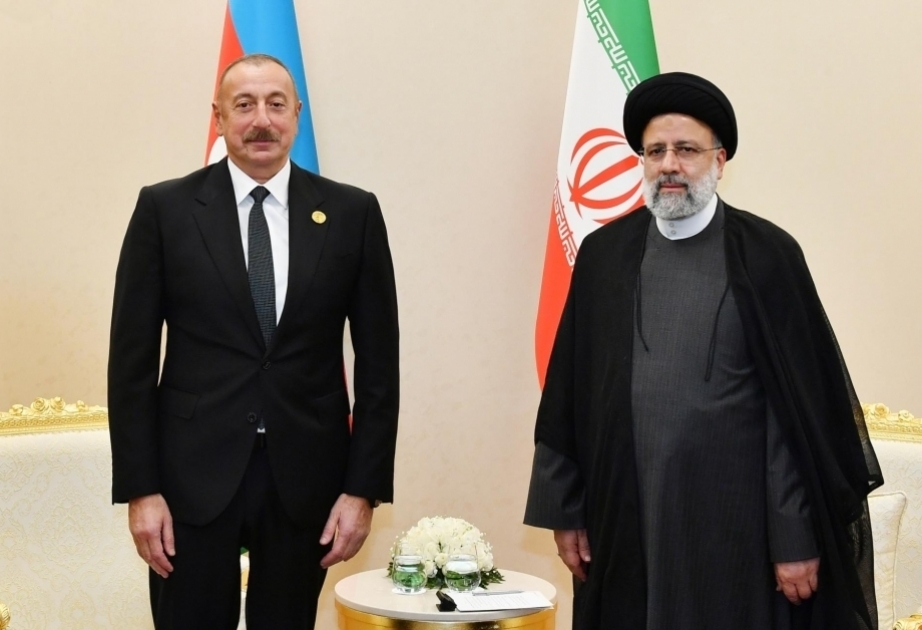 Präsident Ilham Aliyev gratuliert Seyyed Ebrahim Raisi zum Nationalfeiertag der Islamischen Republik Iran