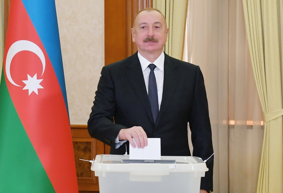 Президент Ильхам Алиев победил на выборах, набрав 92,12 процента голосов ВИДЕО