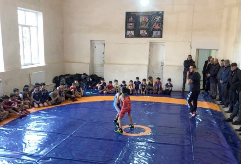 Goranboy rayonunun Qaradağlı kəndində məktəblilər arasında yunan-roma güləşi üzrə yarış keçirilib
