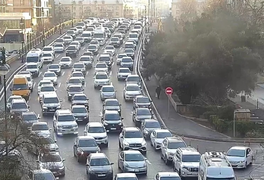 Bakının bəzi yollarında sıxlıq müşahidə edilir SİYAHI