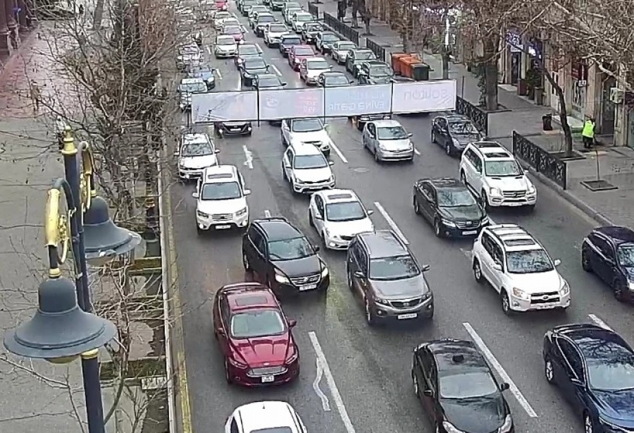 Bakının bir sıra yollarında sıxlıq müşahidə edilir