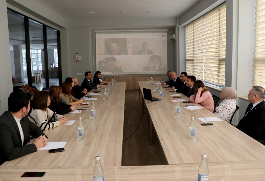 Ali təhsil müəssisələri arasında kommunikasiyanın gücləndirilməsi məsələsi müzakirə olunub