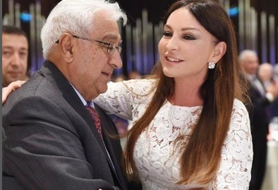 La Vicepresidenta Primera compartió la publicación con motivo del jubileo de Arif Pashayev