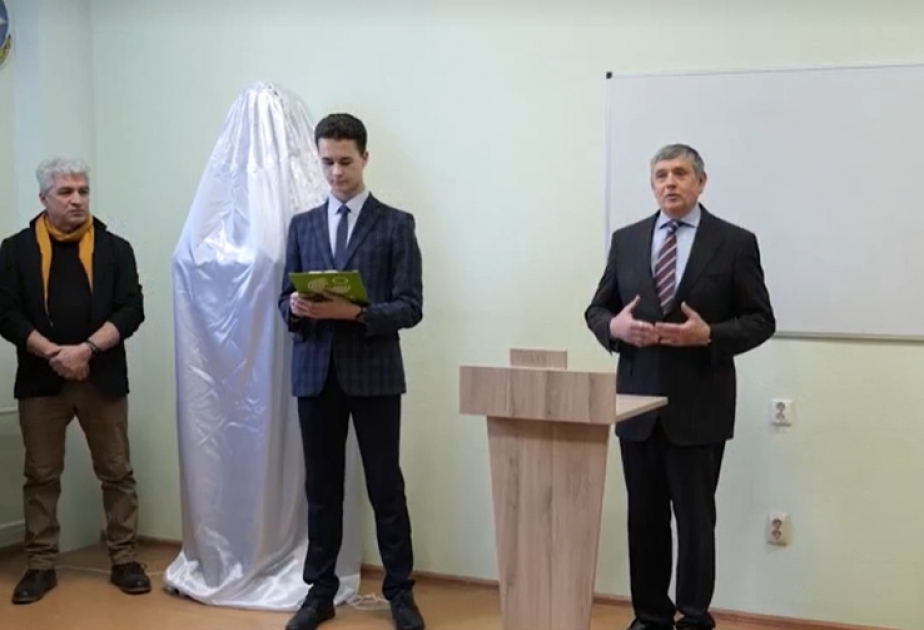 В уральском университете установили бюст Низами Гянджеви