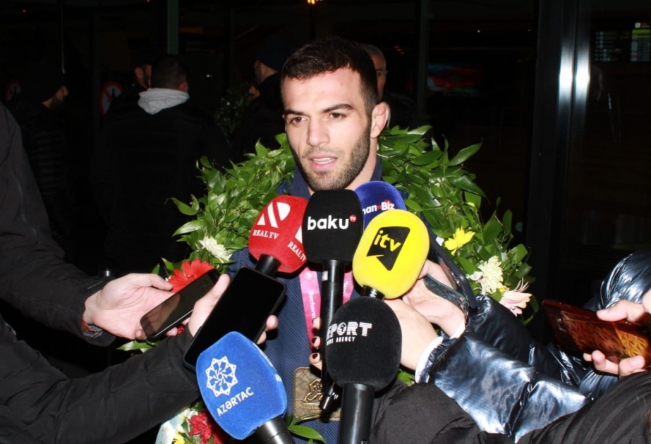 Qızıl medal qazanan güləşçi: Zədəm olsa da, Avropa çempionatında iştirak etmək istəyirdim