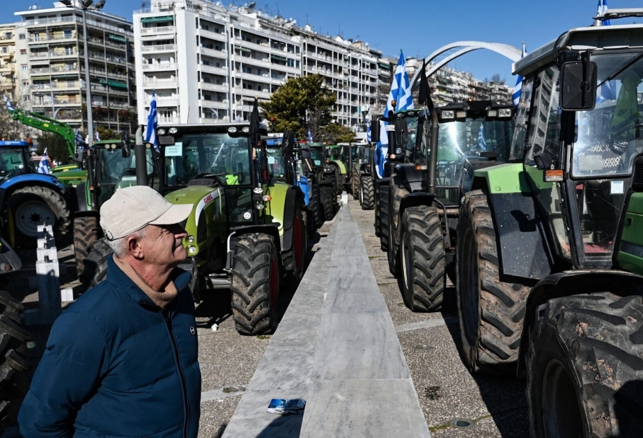 Frustrated Greek farmers decide to drive tractors to Athens next week
