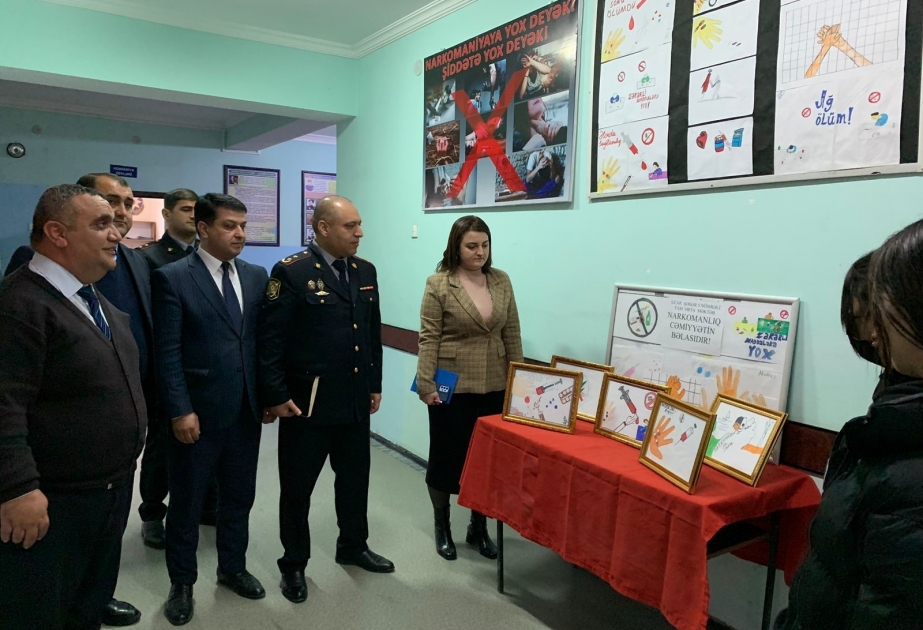 Ucarda məktəblilər erkən nikahın yaratdığı fəsadlar barədə maarifləndirilib
