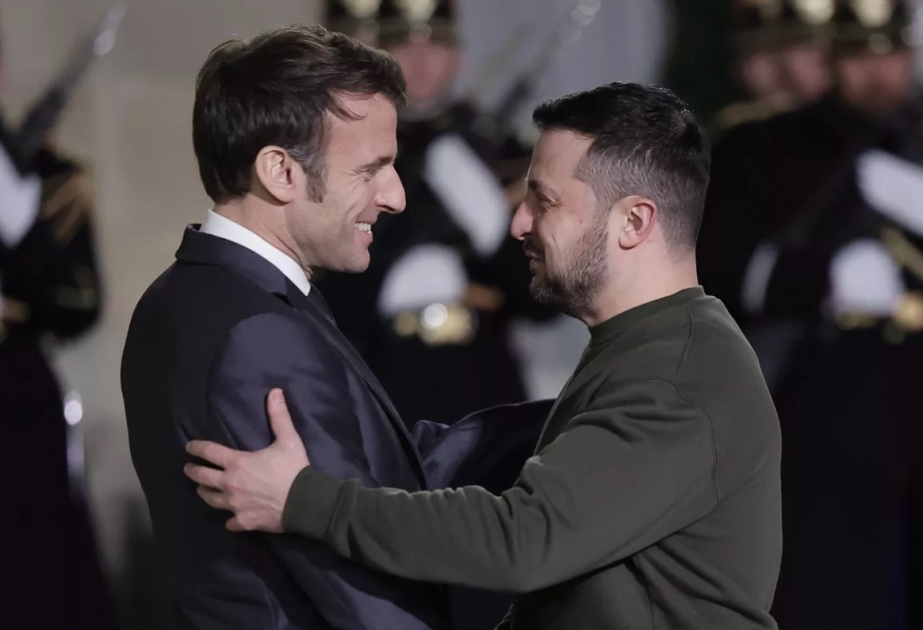 France : Au palais de l’Élysée, Emmanuel Macron et Volodymyr Zelensky signent un accord bilatéral de sécurité