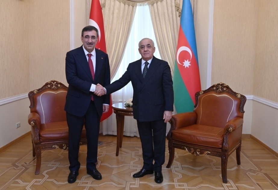 Türkischer Vizepräsident gratuliert Aserbaidschans Premierminister Ali Asadov