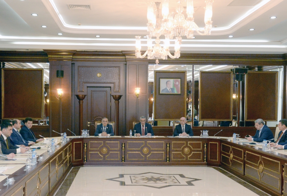 Parlamentdə bələdiyyələrin fəaliyyətinə inzibati nəzarəti həyata keçirən orqanın illik məruzəsi dinlənilir