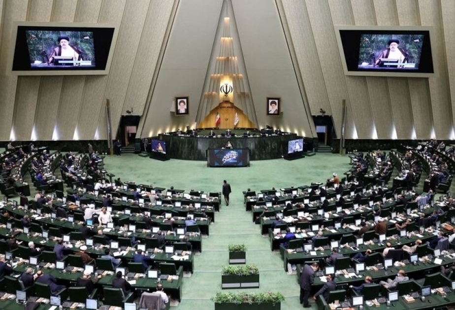 وفد البرلمان الإيراني يزور أذربيجان