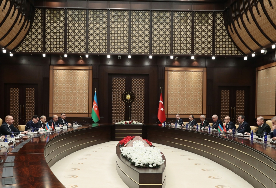 Les présidents azerbaïdjanais et turc ont eu un entretien élargi aux deux délégations  MIS A JOUR VIDEO