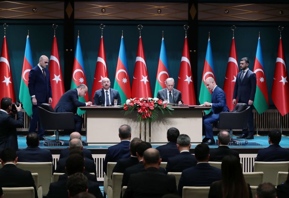 Se firman los documentos entre Azerbaiyán y Türkiye