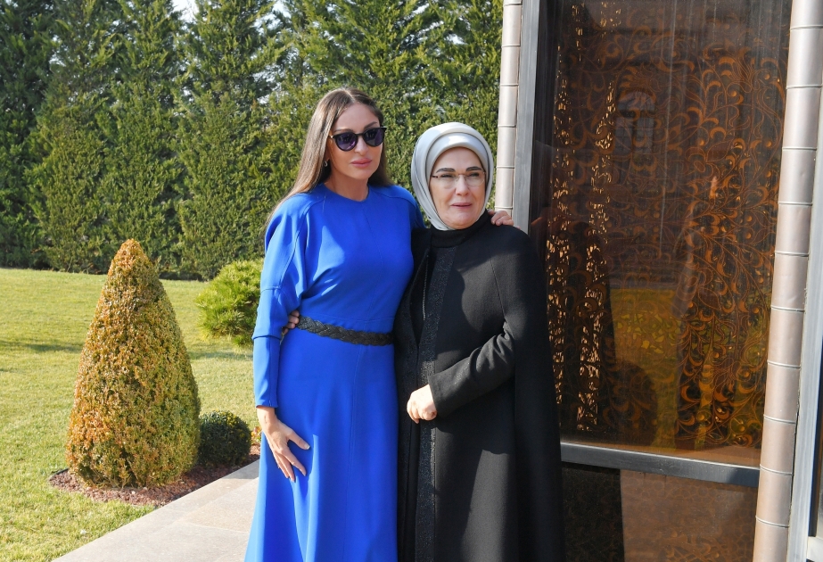 First Ladies von Aserbaidschan und der Türkei treffen sich in Ankara VIDEO