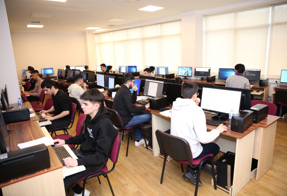 Bakı Ali Neft Məktəbi RFO-nun informatika fənni üzrə yarımfinalına ev sahibliyi edib
