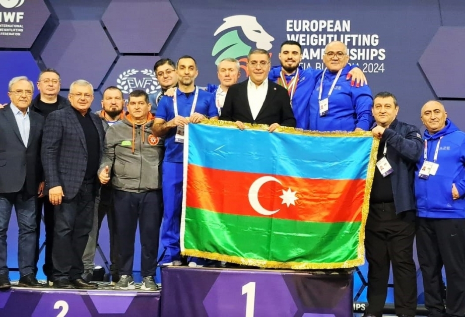 Un halterófilo azerbaiyano gana tres medallas de oro en el Campeonato de Europa