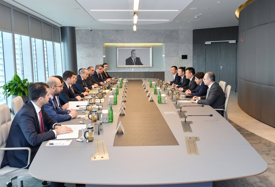 Le ministre azerbaïdjanais de l’Économie rencontre le directeur exécutif adjoint de la compagnie BYD pour l’Asie centrale