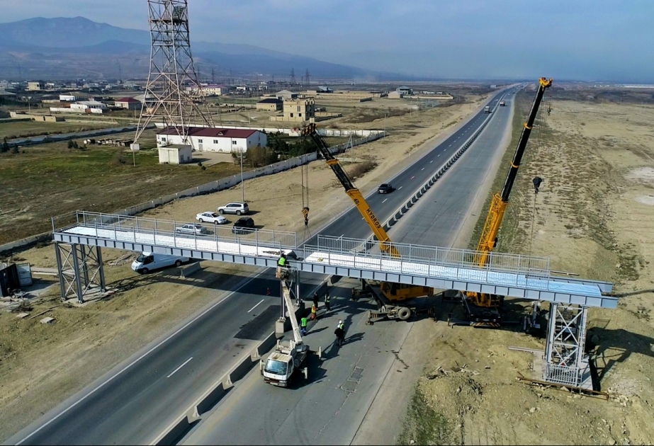 Bakı-Quba yolunda yeni yerüstü piyada keçidi tikilir VİDEO