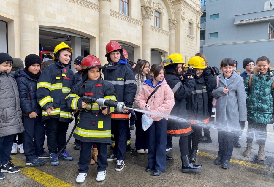 Fövqəladə Hallar Nazirliyi məktəblilər üçün “açıq qapı” günü keçirib