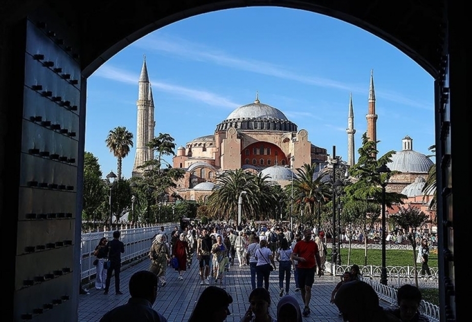 İstanbula turist axını son on ildə 66 faiz artıb